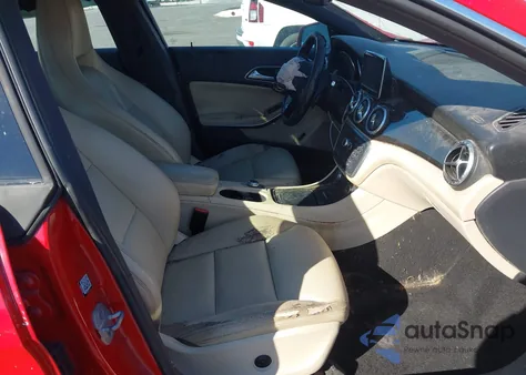 2014 Mercedes-Benz Cla 250 z USA, uszkodzony, nr VIN WDDSJ4EB2EN059820